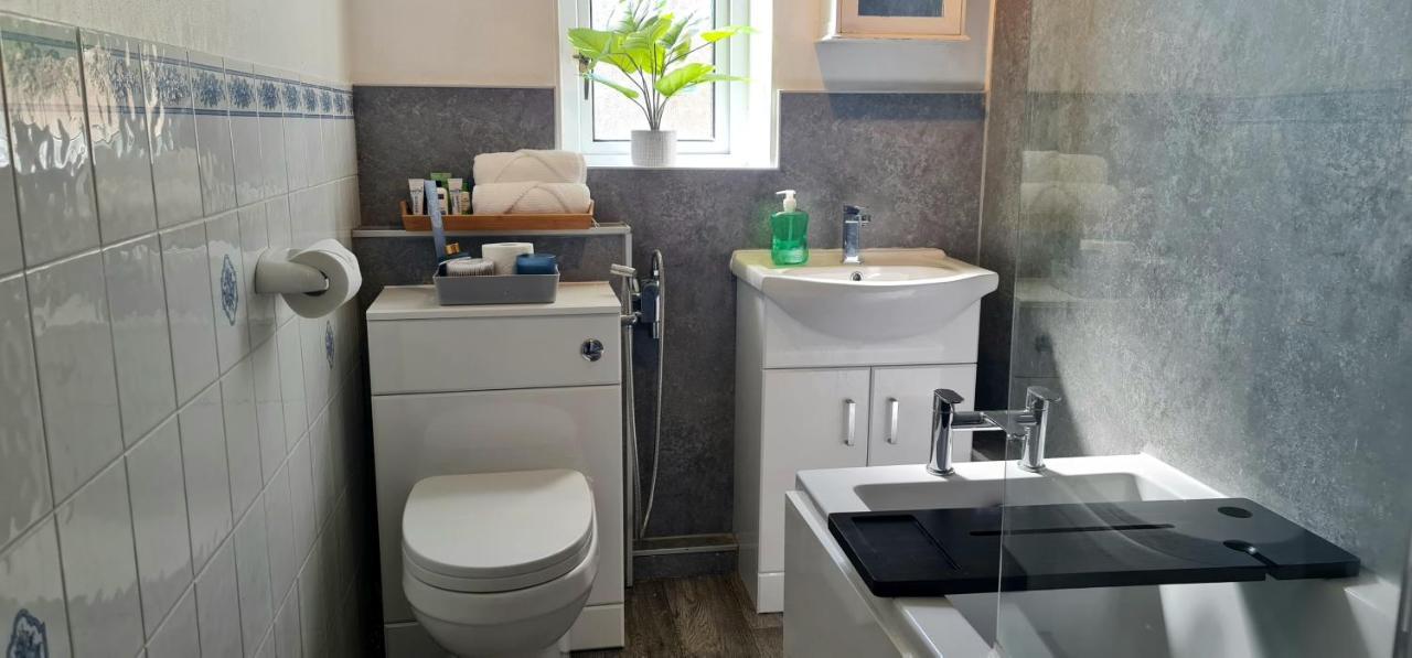 Immaculate 3-Bedrooms Dundee Apartment エクステリア 写真